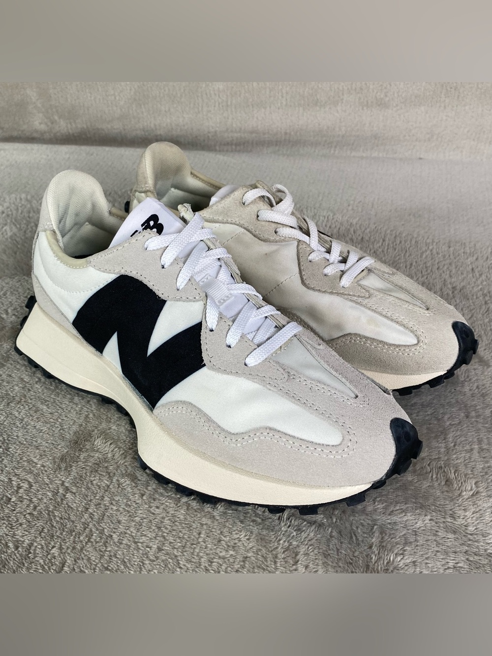 New Balance 327 WS327FE Womens Size 7.5 Sea Salt White Black Running Shoes NEW